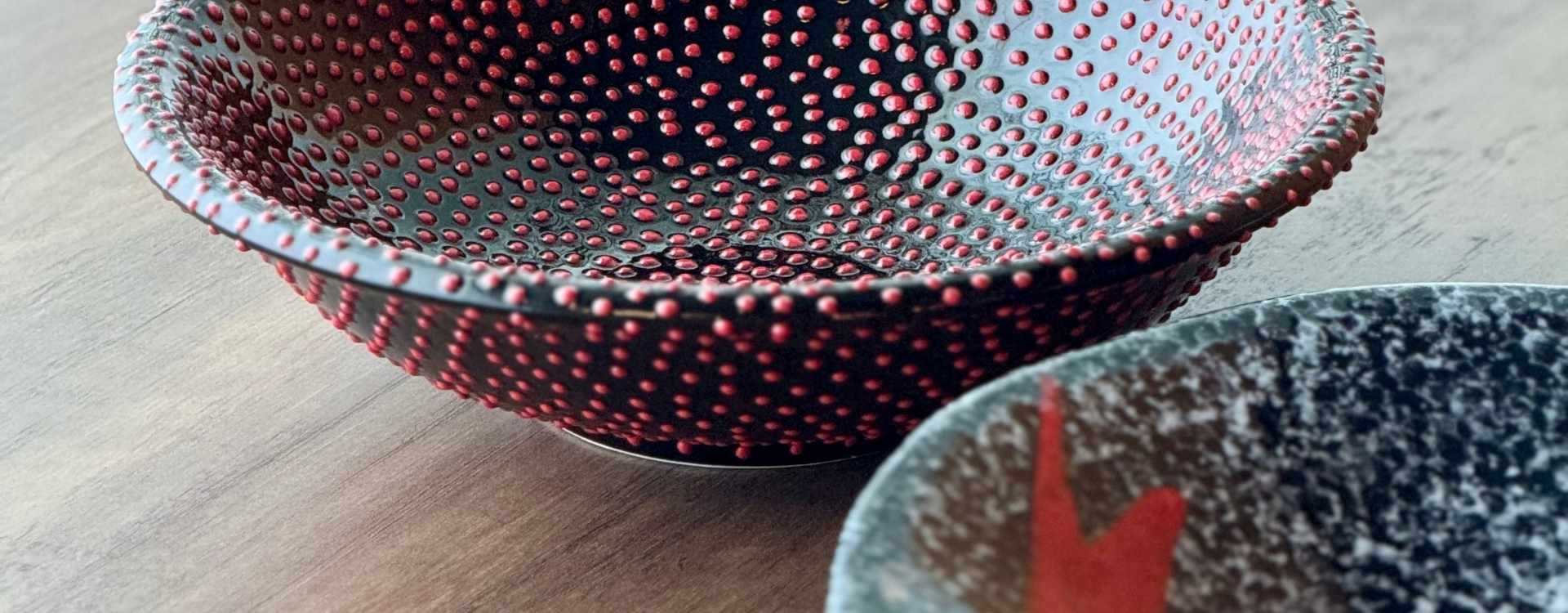 Cuando el barro se sienta a la mesa: Ivanros y ReComiendo en una experiencia que despierta los sentidos